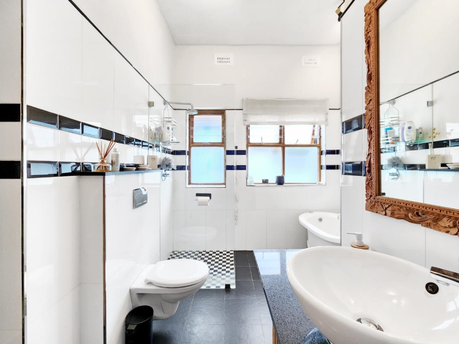 2 Bedroom Property for Sale in Sea Point Western Cape